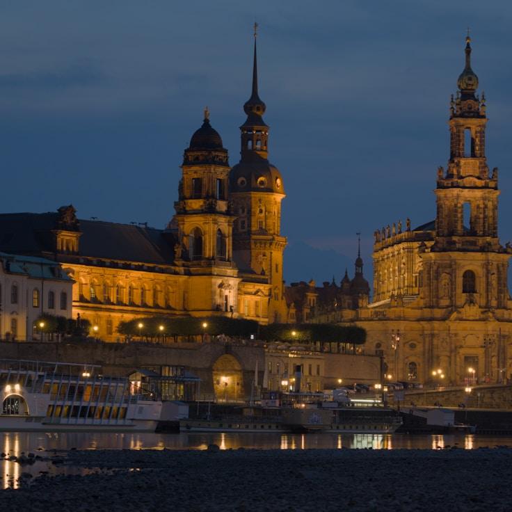Family terraces and cafés for calm evenings in Milano